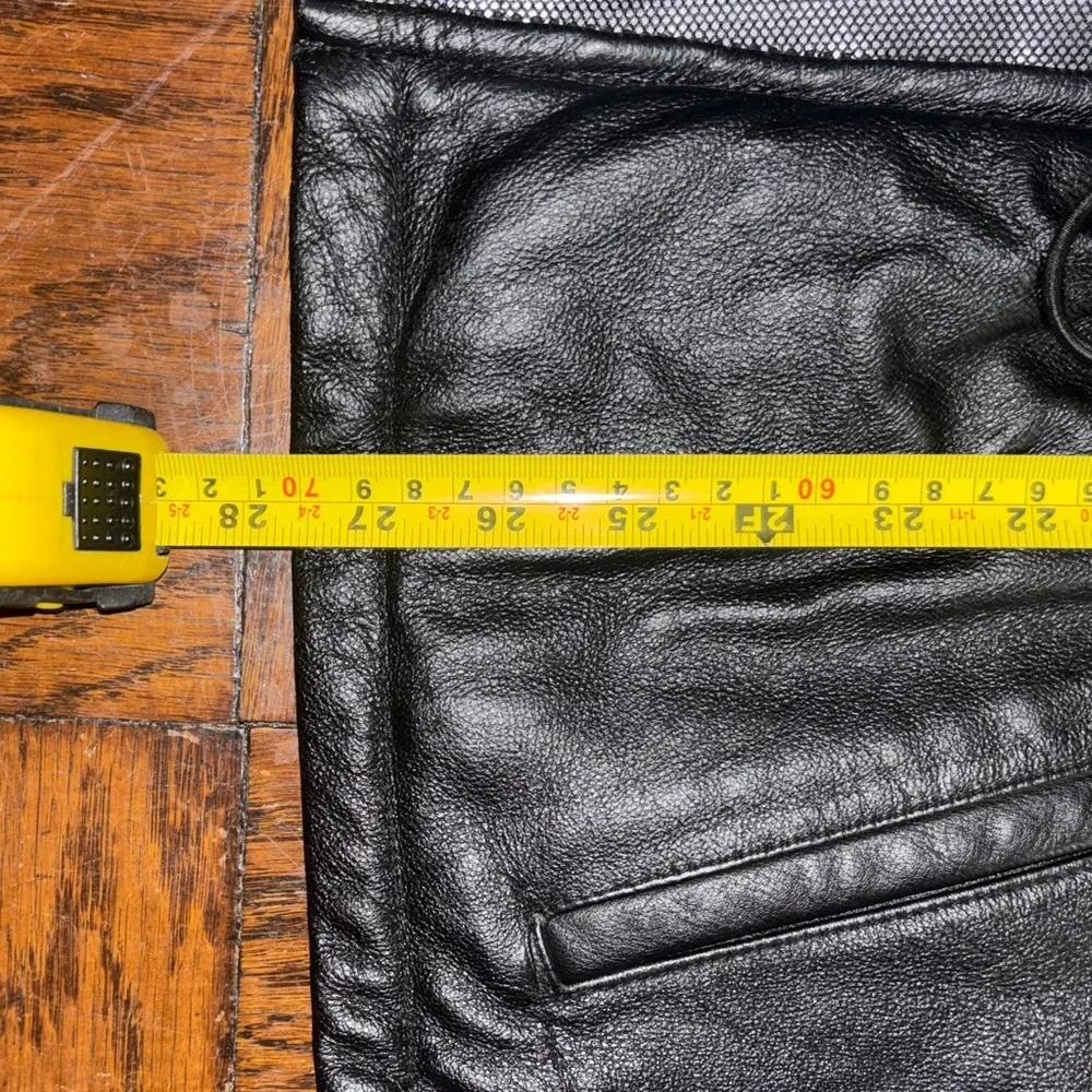 Vintage Wilson’s leather jacket with cute detailing and timeless look - Picture 11 of 14